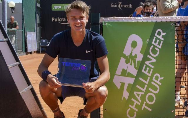 里把球带向 里把球带向